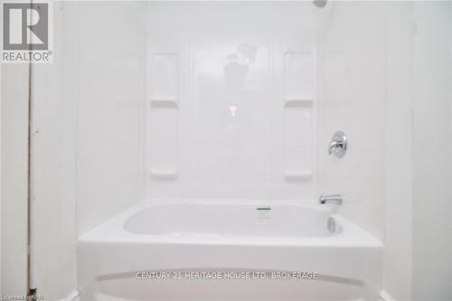 5060 Morrison Street, Niagara Falls (212 - Morrison), ON - Indoor Photo Showing Bathroom