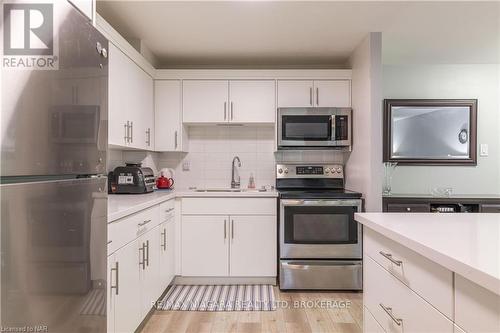 216 - 242 Oakdale Avenue, St. Catharines (456 - Oakdale), ON - Indoor Photo Showing Kitchen