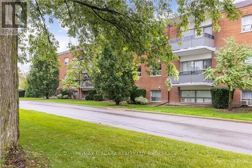 216 - 242 Oakdale Avenue, St. Catharines (456 - Oakdale), ON - Outdoor With Balcony With Facade