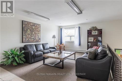 216 - 242 Oakdale Avenue, St. Catharines (456 - Oakdale), ON - Indoor Photo Showing Living Room