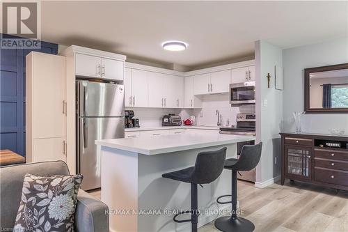 216 - 242 Oakdale Avenue, St. Catharines (456 - Oakdale), ON - Indoor Photo Showing Kitchen