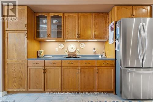 31 Crysler Crescent, Thorold (558 - Confederation Heights), ON - Indoor Photo Showing Kitchen