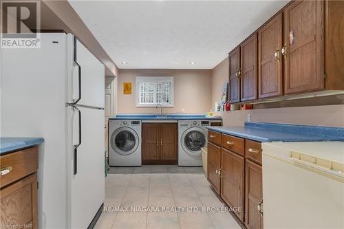 31 Crysler Crescent, Thorold (558 - Confederation Heights), ON - Indoor Photo Showing Laundry Room