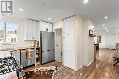 2474 Stevensville Road, Fort Erie (328 - Stevensville), ON - Indoor Photo Showing Kitchen