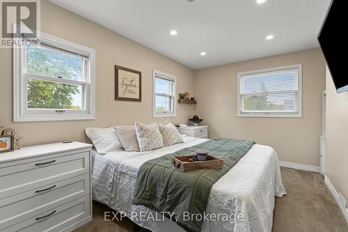 2474 Stevensville Road, Fort Erie (328 - Stevensville), ON - Indoor Photo Showing Bedroom