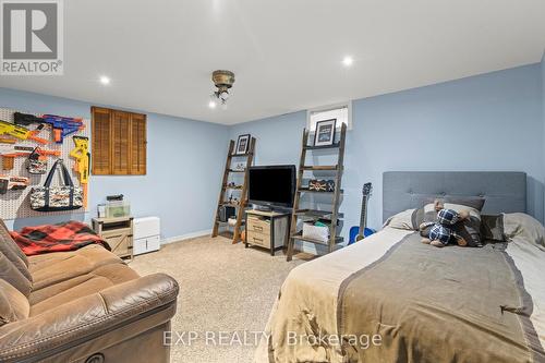 2474 Stevensville Road, Fort Erie (328 - Stevensville), ON - Indoor Photo Showing Bedroom