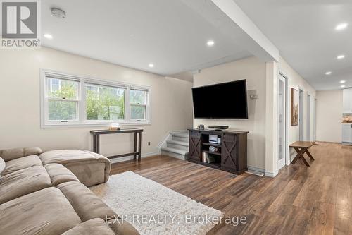 2474 Stevensville Road, Fort Erie (328 - Stevensville), ON - Indoor Photo Showing Living Room