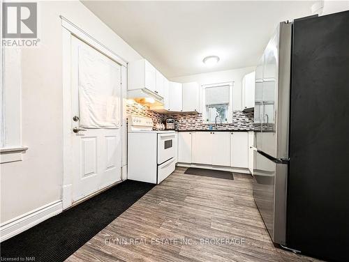 55 ½ Welland Avenue, St. Catharines (451 - Downtown), ON - Indoor Photo Showing Kitchen With Upgraded Kitchen