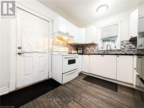 55 ½ Welland Avenue, St. Catharines (451 - Downtown), ON - Indoor Photo Showing Kitchen With Upgraded Kitchen