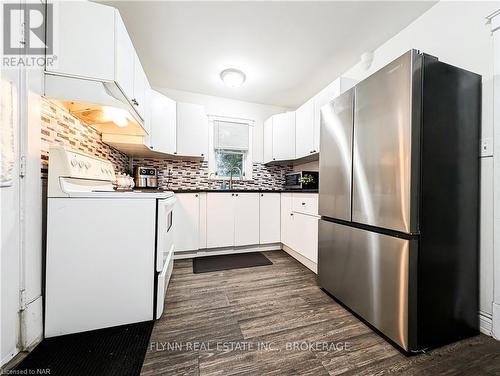 55 ½ Welland Avenue, St. Catharines (451 - Downtown), ON - Indoor Photo Showing Kitchen