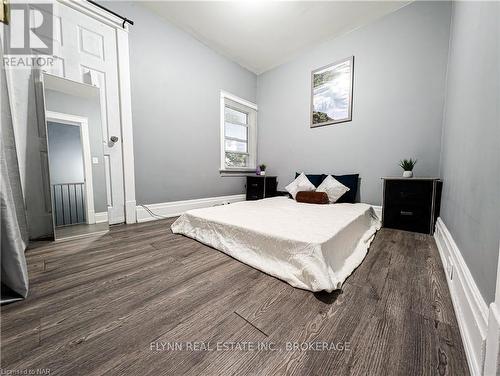 55 ½ Welland Avenue, St. Catharines (451 - Downtown), ON - Indoor Photo Showing Bedroom