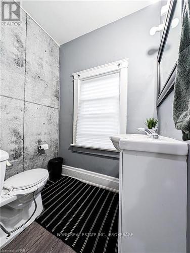 55 ½ Welland Avenue, St. Catharines (451 - Downtown), ON - Indoor Photo Showing Bathroom