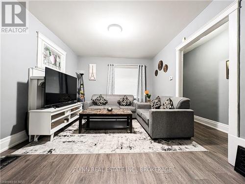 55 ½ Welland Avenue, St. Catharines (451 - Downtown), ON - Indoor Photo Showing Living Room