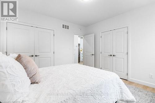 103 - 535 Isaac Street, South Bruce Peninsula, ON - Indoor Photo Showing Bedroom