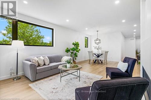 103 - 535 Isaac Street, South Bruce Peninsula, ON - Indoor Photo Showing Living Room