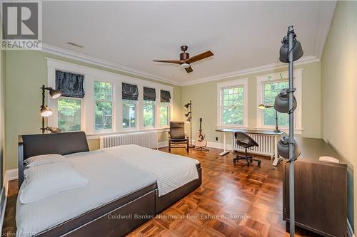 35 Queen Street, Guelph (Central East), ON - Indoor Photo Showing Bedroom