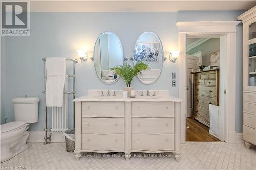 35 Queen Street, Guelph (Central East), ON - Indoor Photo Showing Bathroom