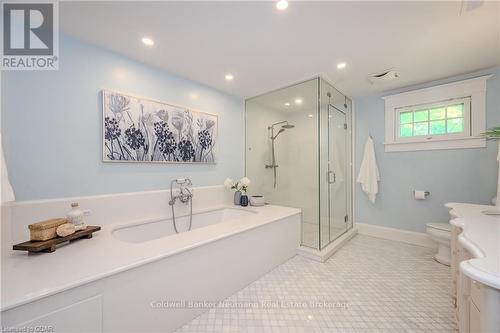 35 Queen Street, Guelph (Central East), ON - Indoor Photo Showing Bathroom