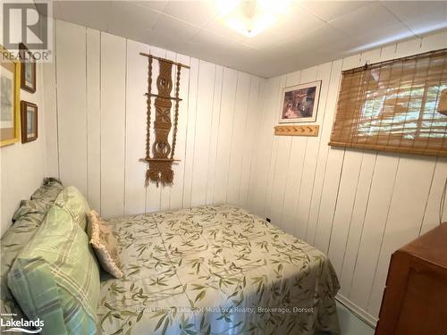 11001 Crane Lake Drive S, Algonquin Highlands, ON - Indoor Photo Showing Bedroom