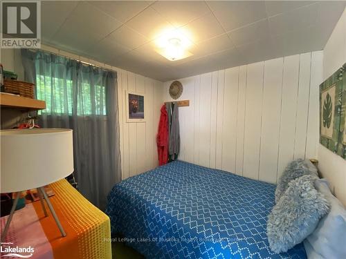 11001 Crane Lake Drive S, Algonquin Highlands, ON - Indoor Photo Showing Bedroom