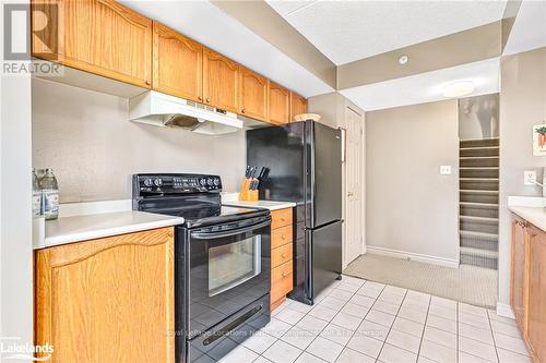 204 - 169 Jozo Weider Boulevard, Blue Mountains (Blue Mountain Resort Area), ON - Indoor Photo Showing Kitchen