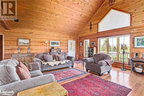 545413 4A Side Road, Grey Highlands, ON - Indoor Photo Showing Living Room