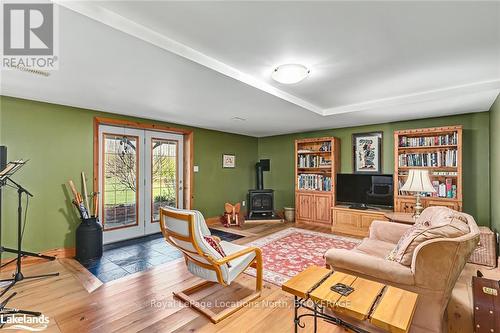 545413 4A Side Road N, Grey Highlands, ON - Indoor Photo Showing Living Room