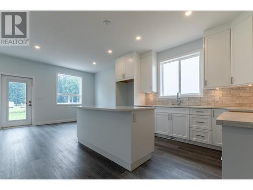 7031 Hillu Road, Prince George, BC - Indoor Photo Showing Kitchen