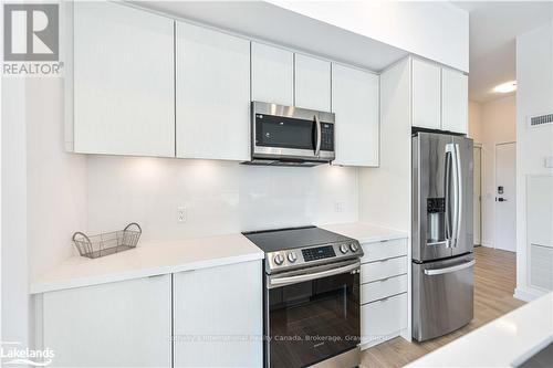 437 - 415 Sea Ray Avenue, Innisfil, ON - Indoor Photo Showing Kitchen