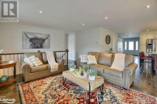 117 Stanley Street, Collingwood, ON - Indoor Photo Showing Living Room