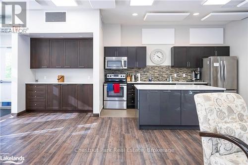 123 Conservation Way, Collingwood, ON - Indoor Photo Showing Kitchen