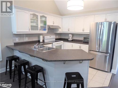 23 Green Briar Drive, Collingwood, ON - Indoor Photo Showing Kitchen With Double Sink