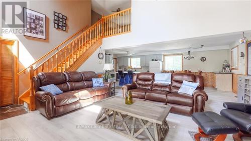 11 Silversides Pt Road, Northern Bruce Peninsula, ON - Indoor Photo Showing Living Room