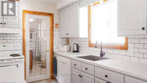 11 Silversides Pt Road, Northern Bruce Peninsula, ON - Indoor Photo Showing Kitchen