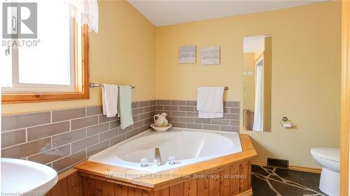 11 Silversides Pt Road, Northern Bruce Peninsula, ON - Indoor Photo Showing Bathroom