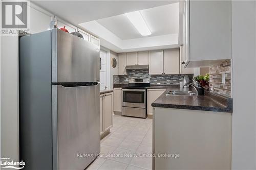 A405 - 216 Plains Road W, Burlington (Bayview), ON - Indoor Photo Showing Kitchen With Double Sink