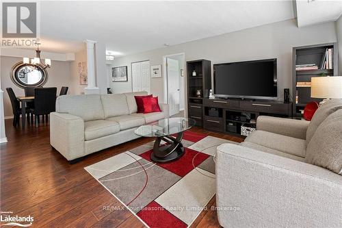 A405 - 216 Plains Road W, Burlington (Bayview), ON - Indoor Photo Showing Living Room