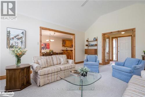 11 Wickens Lane, Blue Mountains (Thornbury), ON - Indoor Photo Showing Living Room