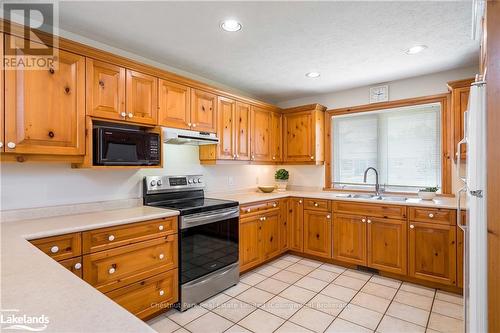 11 Wickens Lane, Blue Mountains (Thornbury), ON - Indoor Photo Showing Kitchen With Double Sink