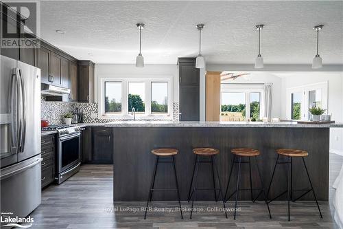 615796 3Rd Line, Blue Mountains (Blue Mountain Resort Area), ON - Indoor Photo Showing Kitchen With Upgraded Kitchen