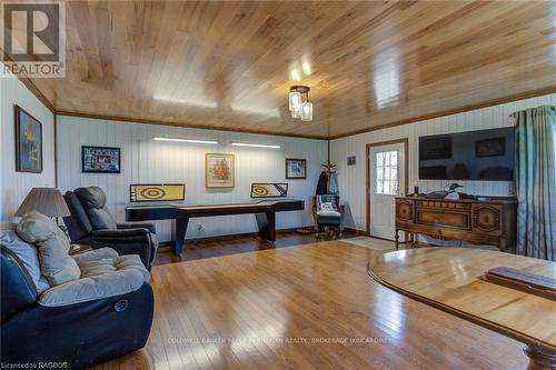 4113 Highway 9, Brockton, ON - Indoor Photo Showing Living Room