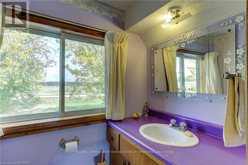 4113 Highway 9, Brockton, ON - Indoor Photo Showing Bathroom