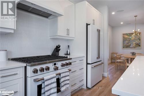 104 Black Willow Crescent, Blue Mountains (Blue Mountain Resort Area), ON - Indoor Photo Showing Kitchen With Upgraded Kitchen