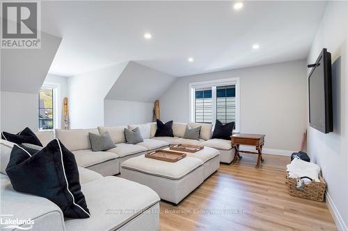 104 Black Willow Crescent, Blue Mountains (Blue Mountain Resort Area), ON - Indoor Photo Showing Living Room