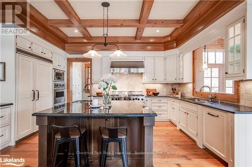 1902 Foxpoint Road, Lake Of Bays (Franklin), ON - Indoor Photo Showing Kitchen With Double Sink With Upgraded Kitchen