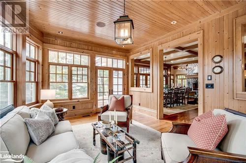 1902 Foxpoint Road, Lake Of Bays (Franklin), ON - Indoor Photo Showing Living Room