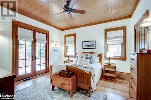 1902 Foxpoint Road, Lake Of Bays (Franklin), ON - Indoor Photo Showing Bedroom