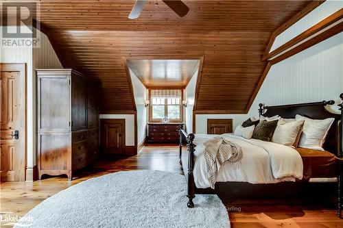 1902 Foxpoint Road, Lake Of Bays (Franklin), ON - Indoor Photo Showing Bedroom