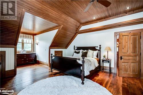 1902 Foxpoint Road, Lake Of Bays (Franklin), ON - Indoor Photo Showing Bedroom