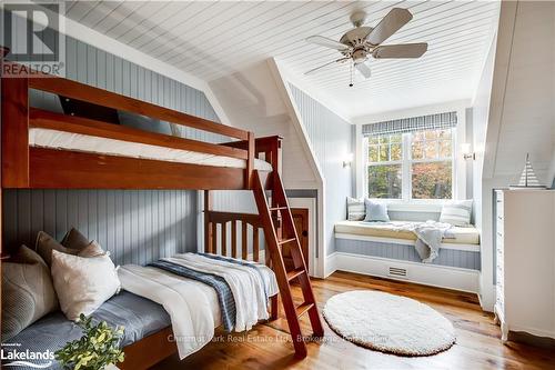 1902 Foxpoint Road, Lake Of Bays (Franklin), ON - Indoor Photo Showing Bedroom